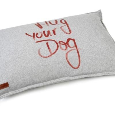 BEEZTEES pernă culcuș HUG YOUR DOG Grey 100x70xm